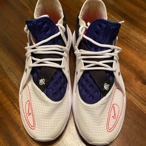 Nike Air Huarache Type USA Summit White Red Blue Size 9